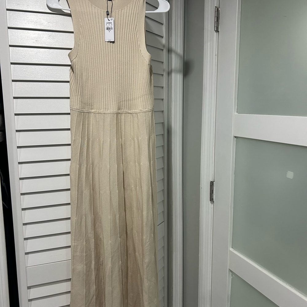 Elegant Cream Sleeveless Dress